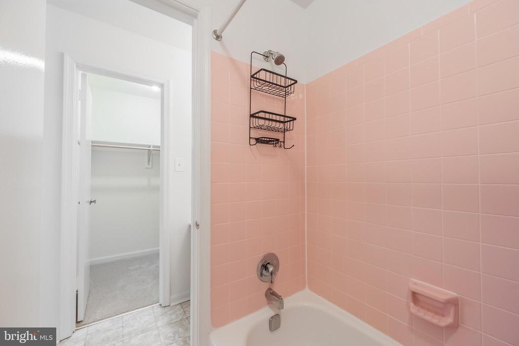 6245 SQUIRREL NEST LN, WARRENTON, Virginia, 4 Bedrooms Bedrooms, ,5 BathroomsBathrooms,Residential,6245 SQUIRREL NEST LN,VAFQ2019692 MLS # VAFQ2019692