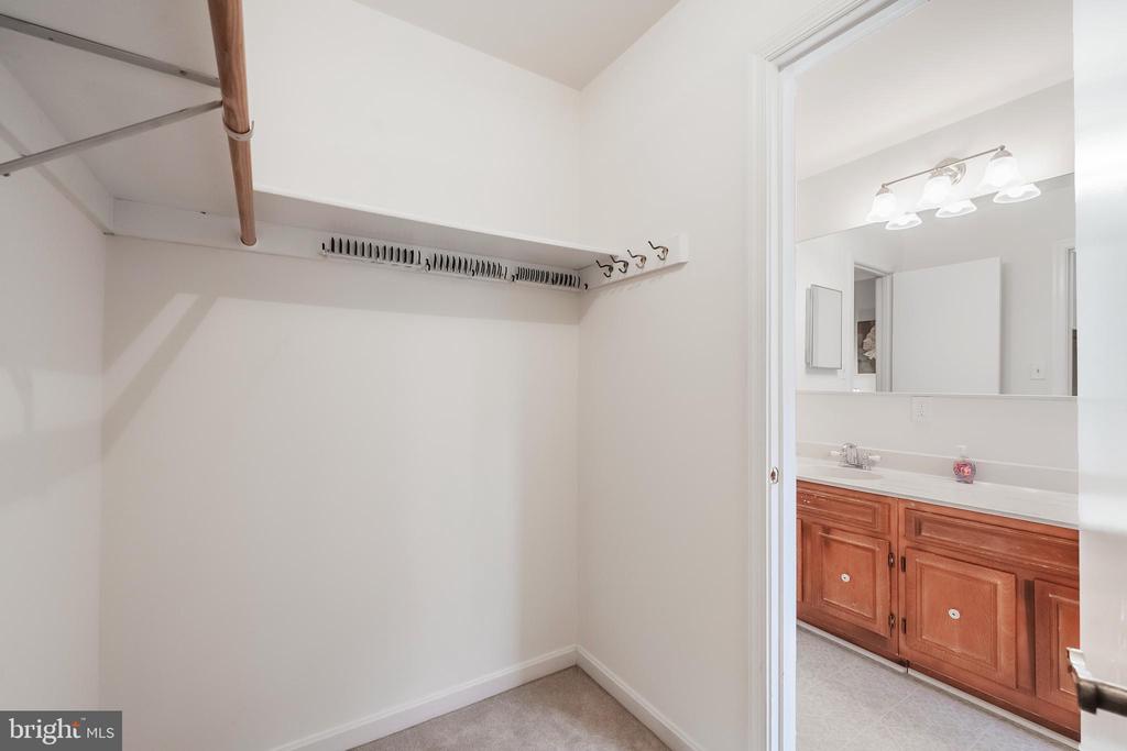 6245 SQUIRREL NEST LN, WARRENTON, Virginia, 4 Bedrooms Bedrooms, ,5 BathroomsBathrooms,Residential,6245 SQUIRREL NEST LN,VAFQ2019692 MLS # VAFQ2019692