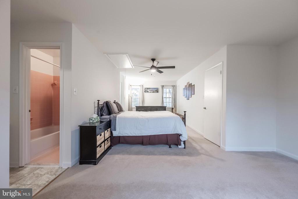 6245 SQUIRREL NEST LN, WARRENTON, Virginia, 4 Bedrooms Bedrooms, ,5 BathroomsBathrooms,Residential,6245 SQUIRREL NEST LN,VAFQ2019692 MLS # VAFQ2019692