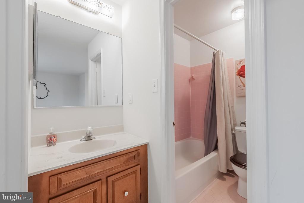 6245 SQUIRREL NEST LN, WARRENTON, Virginia, 4 Bedrooms Bedrooms, ,5 BathroomsBathrooms,Residential,6245 SQUIRREL NEST LN,VAFQ2019692 MLS # VAFQ2019692