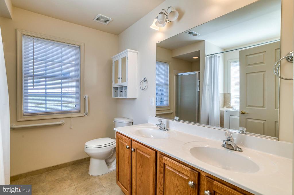 421 QUEEN ST, CULPEPER, Virginia 22701, 3 Bedrooms Bedrooms, ,2 BathroomsBathrooms,Residential,421 QUEEN ST,VACU2012124 MLS # VACU2012124