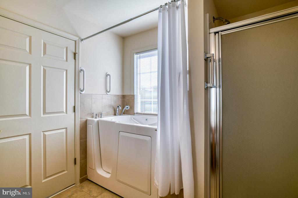 421 QUEEN ST, CULPEPER, Virginia 22701, 3 Bedrooms Bedrooms, ,2 BathroomsBathrooms,Residential,421 QUEEN ST,VACU2012124 MLS # VACU2012124