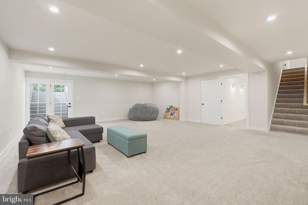 11202 PRESWICK LN, SPOTSYLVANIA, Virginia 22551, 7 Bedrooms Bedrooms, ,5 BathroomsBathrooms,Residential,11202 PRESWICK LN,VASP2037738 MLS # VASP2037738