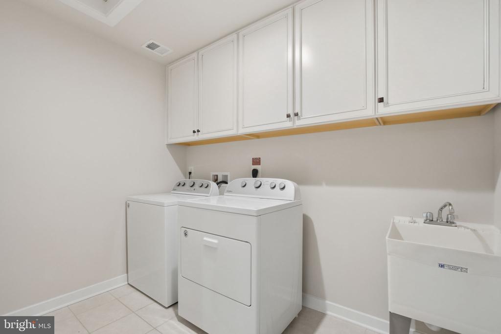 11202 PRESWICK LN, SPOTSYLVANIA, Virginia 22551, 7 Bedrooms Bedrooms, ,5 BathroomsBathrooms,Residential,11202 PRESWICK LN,VASP2037738 MLS # VASP2037738