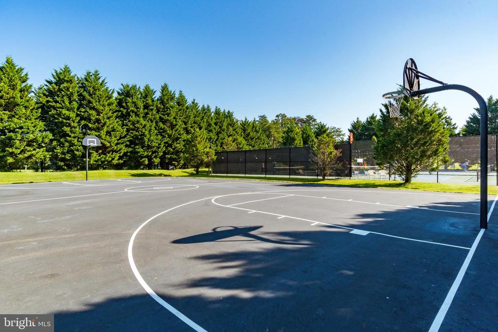 11202 PRESWICK LN, SPOTSYLVANIA, Virginia 22551, 7 Bedrooms Bedrooms, ,5 BathroomsBathrooms,Residential,11202 PRESWICK LN,VASP2037738 MLS # VASP2037738