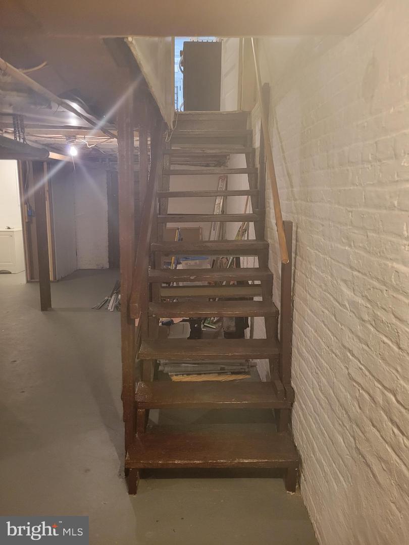 1526 SPRING PL NW, WASHINGTON, District Of Columbia 20010, 4 Bedrooms Bedrooms, ,1 BathroomBathrooms,Residential,For sale,1526 SPRING PL NW,DCDC2098870 MLS # DCDC2098870