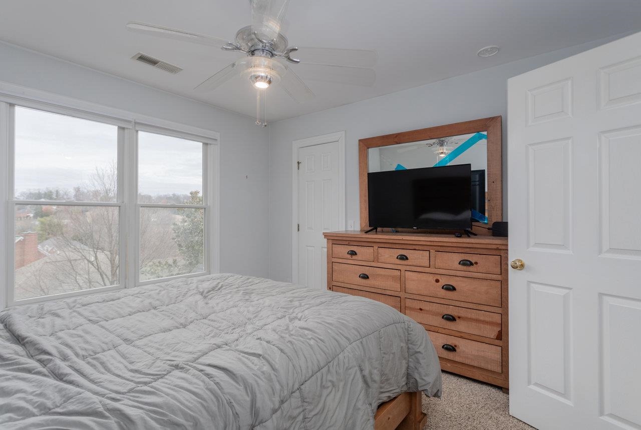 3945 TRAVELER RD, ROCKINGHAM, Virginia 22801, 4 Bedrooms Bedrooms, ,3 BathroomsBathrooms,Residential,3945 TRAVELER RD,671312 MLS # 671312