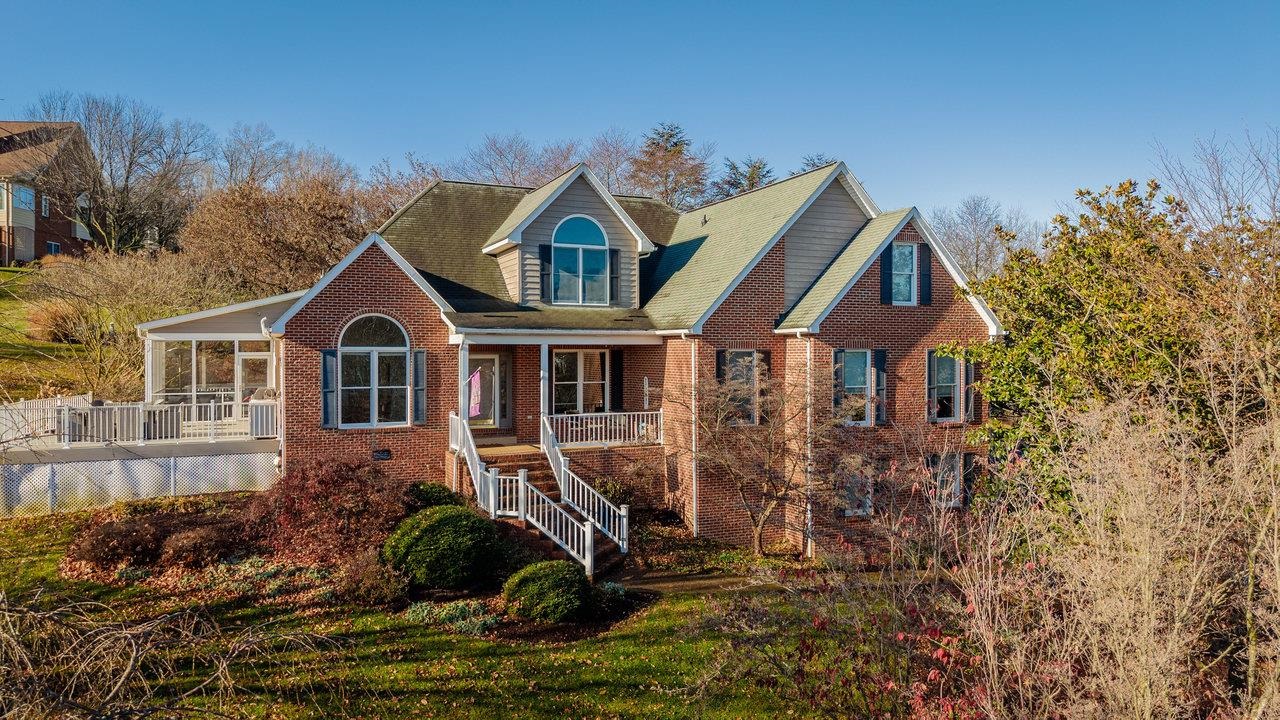 3945 TRAVELER RD, ROCKINGHAM, Virginia 22801, 4 Bedrooms Bedrooms, ,3 BathroomsBathrooms,Residential,3945 TRAVELER RD,671312 MLS # 671312