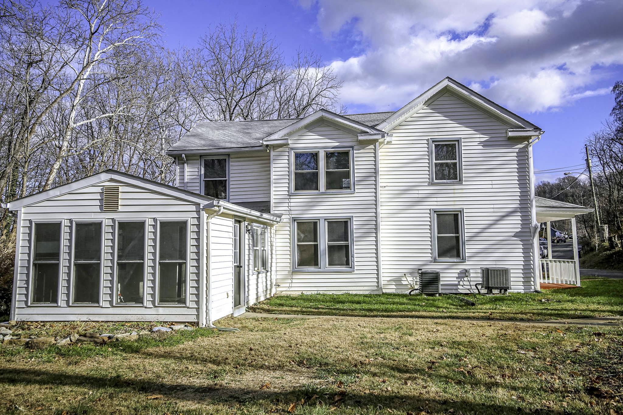 401 TANNEHILL ST, STAUNTON, Virginia 24401, 4 Bedrooms Bedrooms, ,2 BathroomsBathrooms,Residential,401 TANNEHILL ST,671313 MLS # 671313