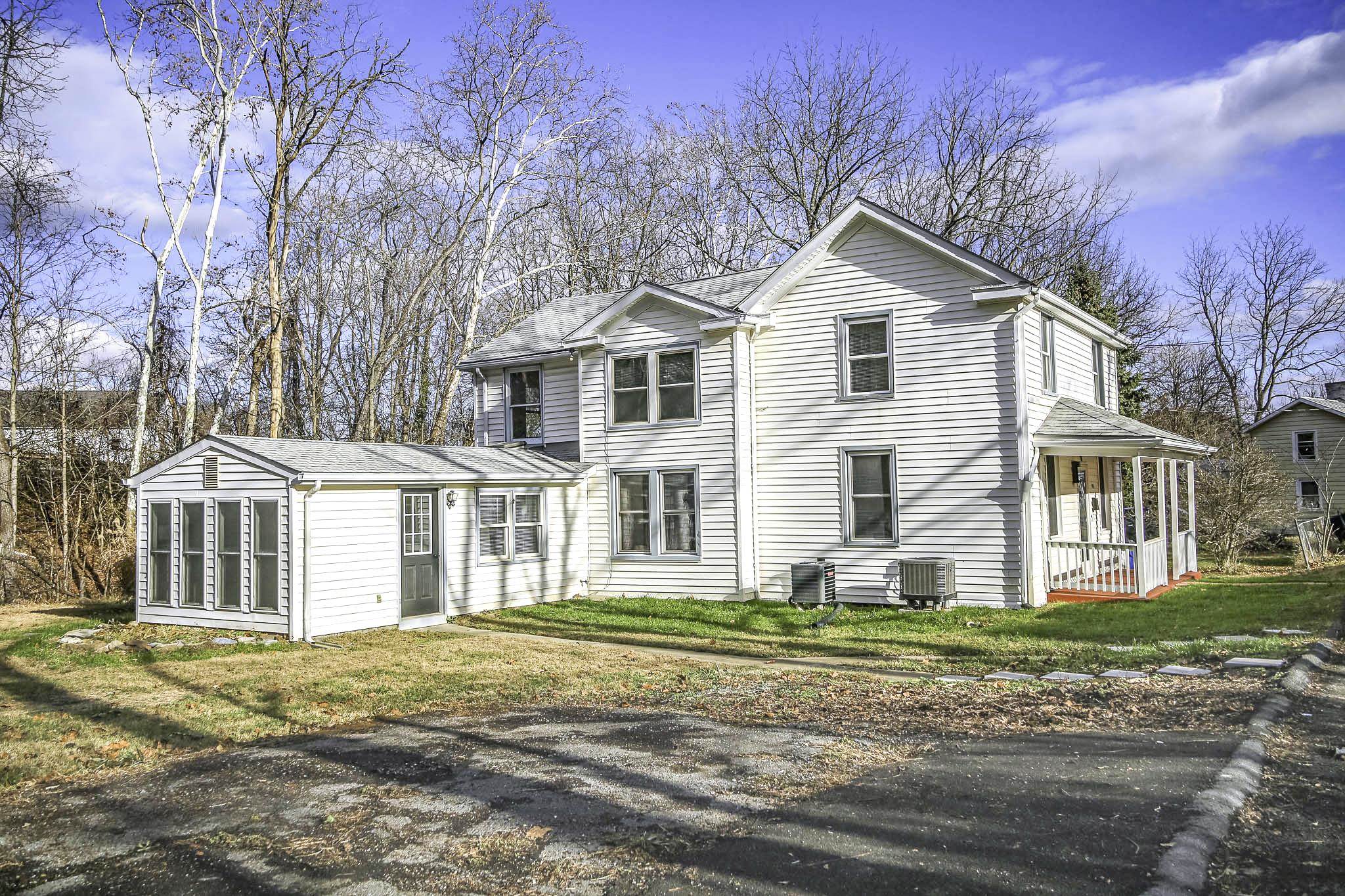 401 TANNEHILL ST, STAUNTON, Virginia 24401, 4 Bedrooms Bedrooms, ,2 BathroomsBathrooms,Residential,401 TANNEHILL ST,671313 MLS # 671313