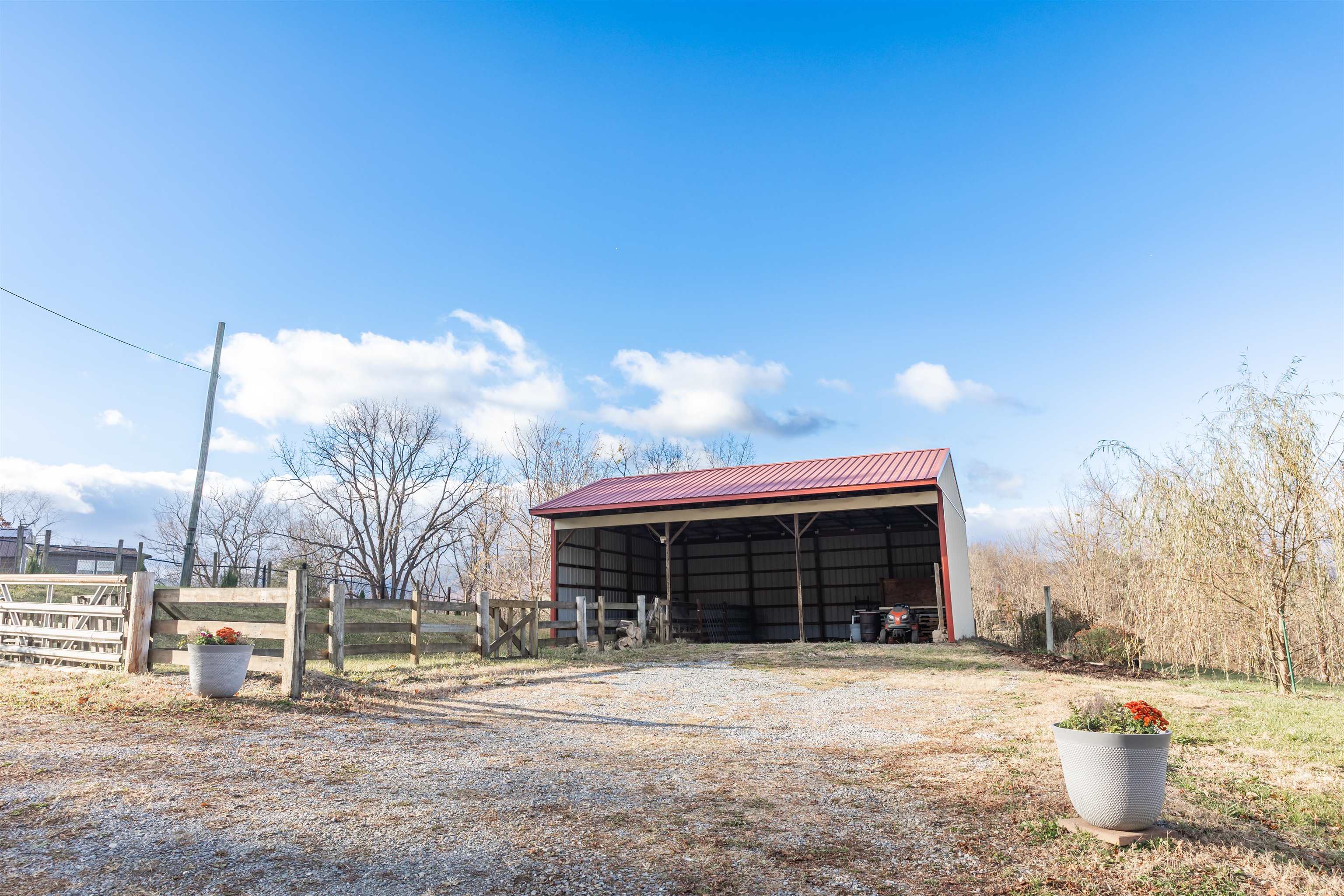 554 HERRING HALL RD, NATURAL BRIDGE, Virginia 24578, 1 Bedroom Bedrooms, ,1 BathroomBathrooms,Residential,554 HERRING HALL RD,671322 MLS # 671322