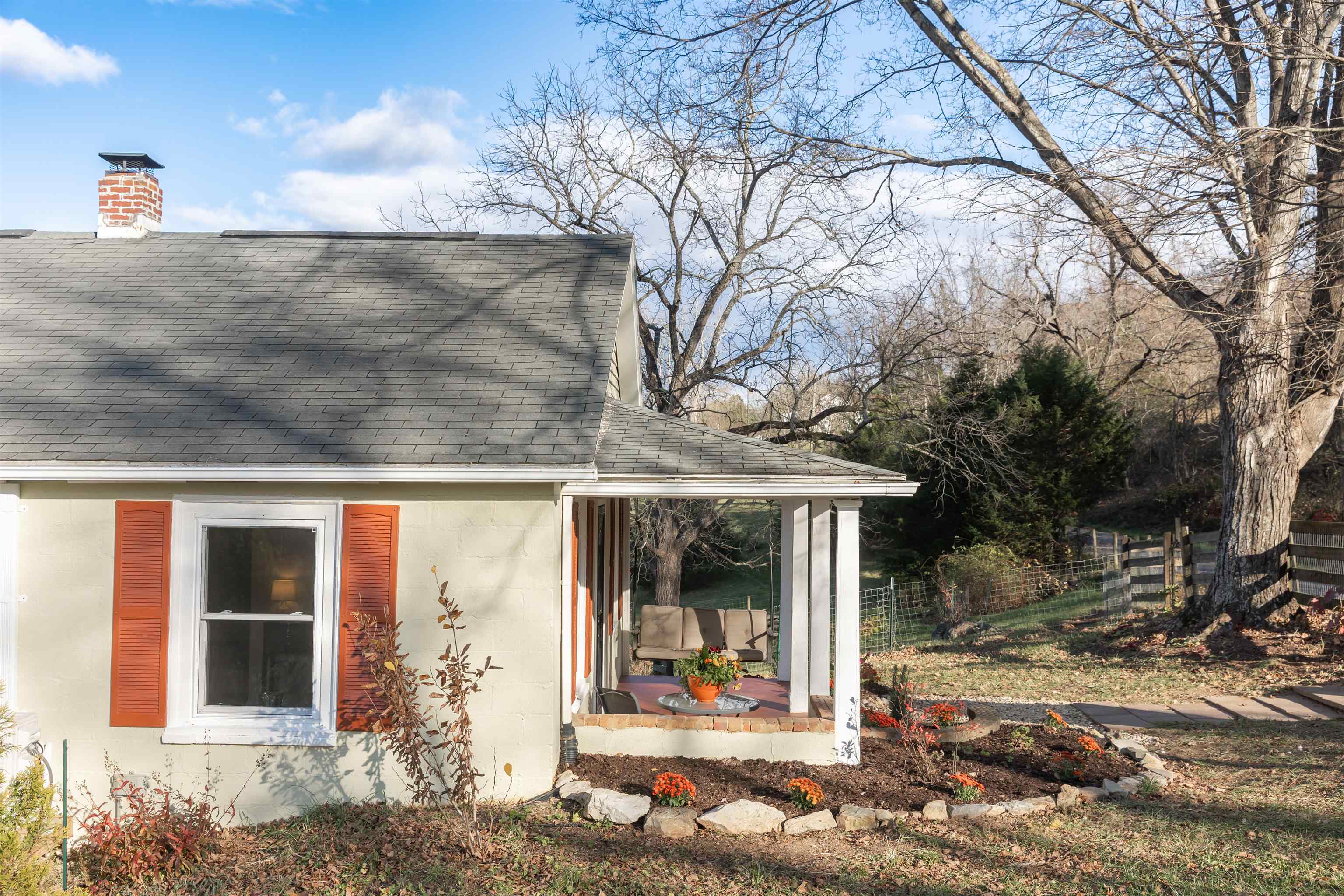 554 HERRING HALL RD, NATURAL BRIDGE, Virginia 24578, 1 Bedroom Bedrooms, ,1 BathroomBathrooms,Residential,554 HERRING HALL RD,671322 MLS # 671322