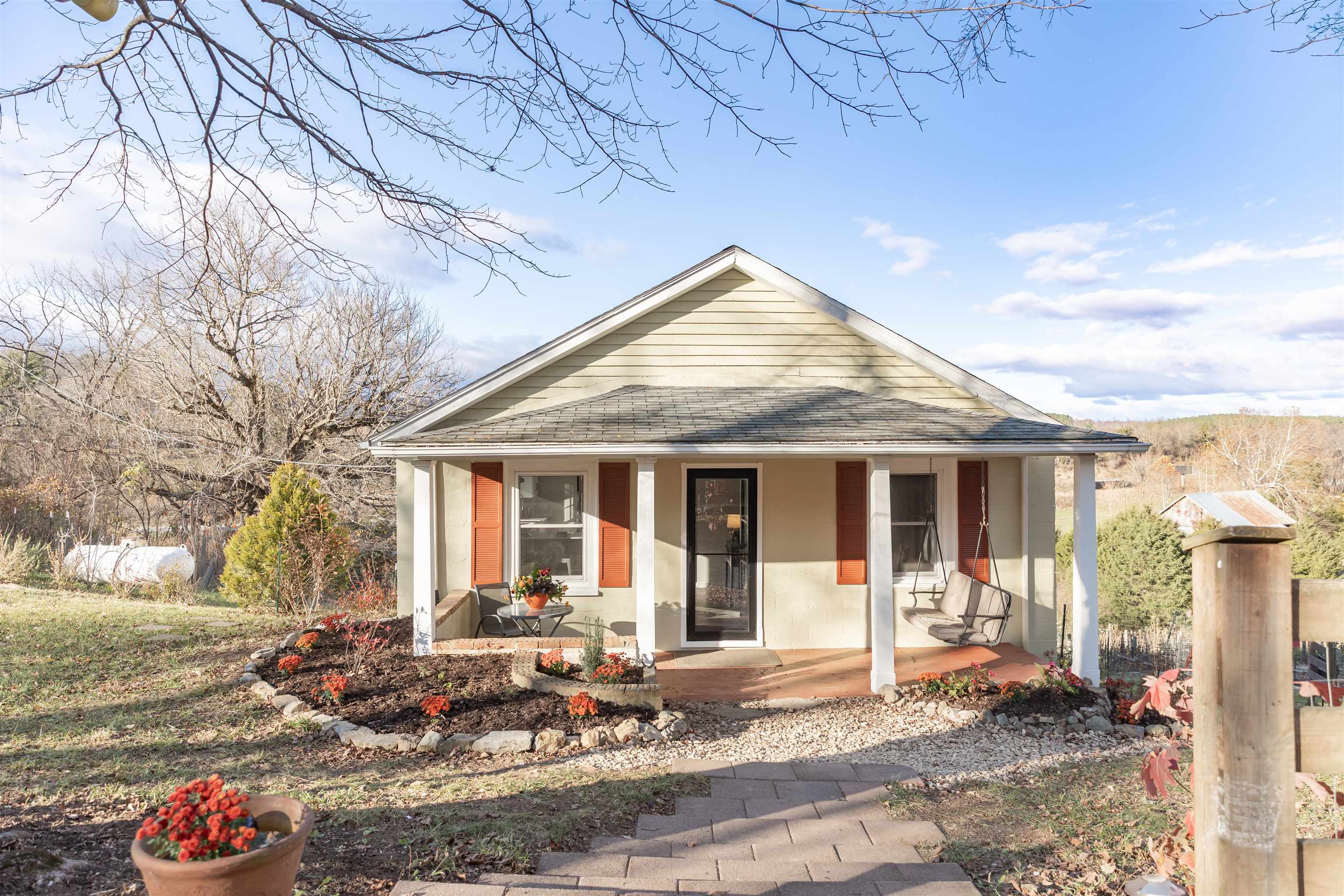 554 HERRING HALL RD, NATURAL BRIDGE, Virginia 24578, 1 Bedroom Bedrooms, ,1 BathroomBathrooms,Residential,554 HERRING HALL RD,671322 MLS # 671322