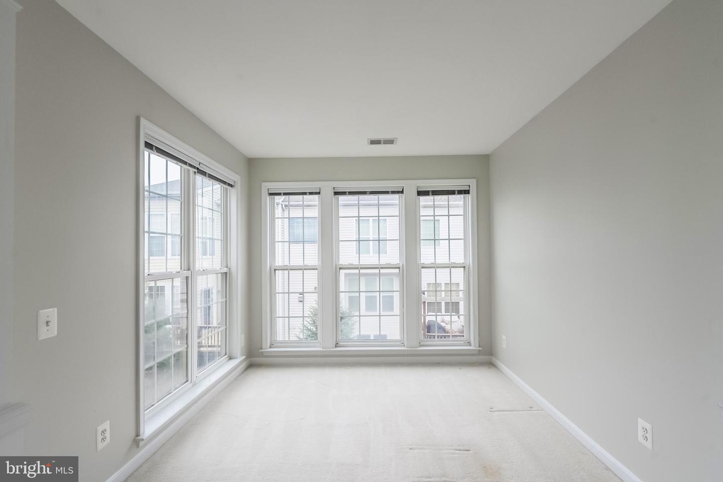 5280 JULE STAR DR, CENTREVILLE, Virginia 20120, 4 Bedrooms Bedrooms, ,3 BathroomsBathrooms,Residential,For sale,5280 JULE STAR DR,VAFX2270198 MLS # VAFX2270198