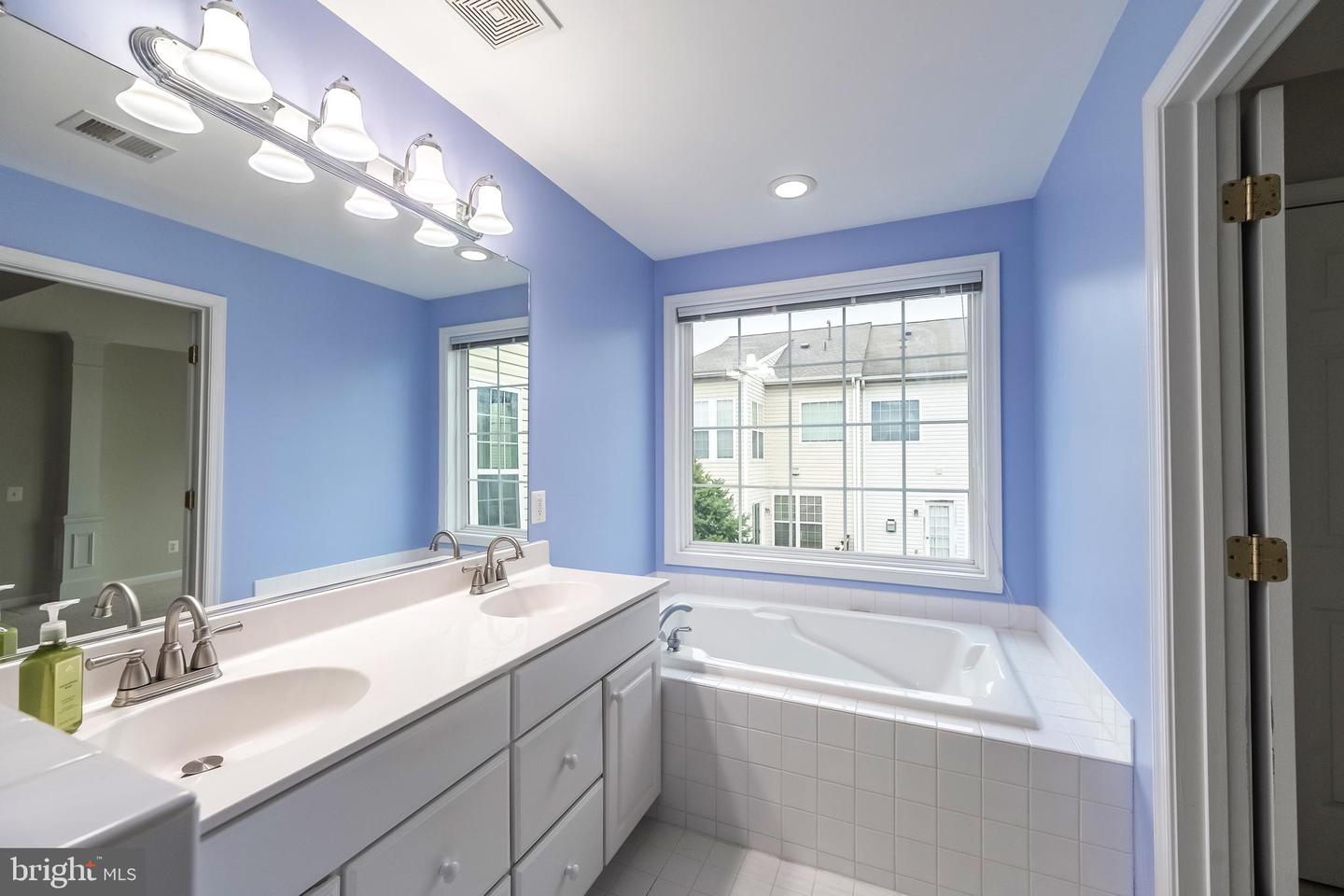 5280 JULE STAR DR, CENTREVILLE, Virginia 20120, 4 Bedrooms Bedrooms, ,3 BathroomsBathrooms,Residential,For sale,5280 JULE STAR DR,VAFX2270198 MLS # VAFX2270198