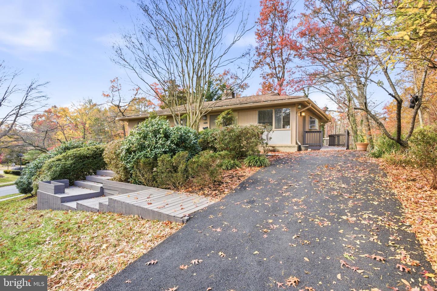 4024 IVA LN, ANNANDALE, Virginia 22003, 4 Bedrooms Bedrooms, ,3 BathroomsBathrooms,Residential,For sale,4024 IVA LN,VAFX2272712 MLS # VAFX2272712