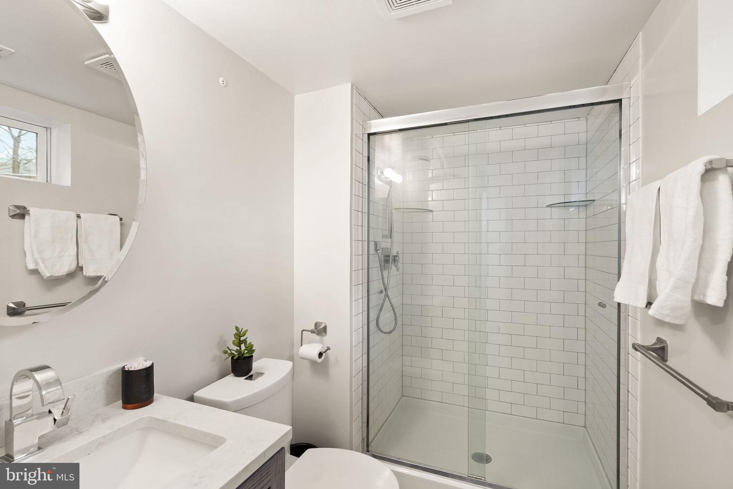 217 N EMERSON ST, ARLINGTON, Virginia 22203, 3 Bedrooms Bedrooms, 11 Rooms Rooms,2 BathroomsBathrooms,Residential,For sale,217 N EMERSON ST,VAAR2064628 MLS # VAAR2064628