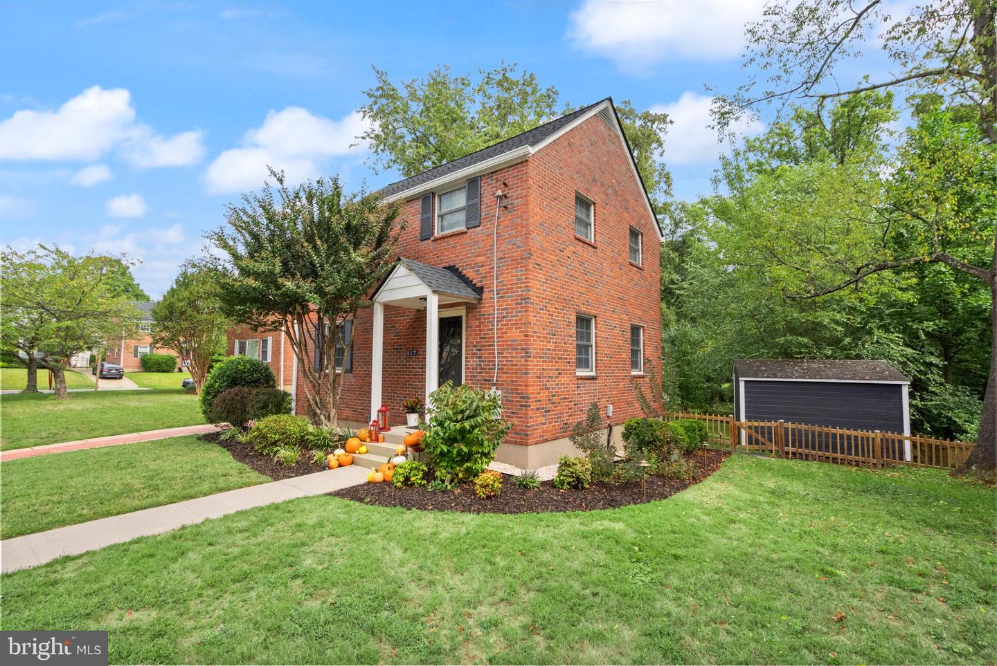 217 N EMERSON ST, ARLINGTON, Virginia 22203, 3 Bedrooms Bedrooms, 11 Rooms Rooms,2 BathroomsBathrooms,Residential,For sale,217 N EMERSON ST,VAAR2064628 MLS # VAAR2064628