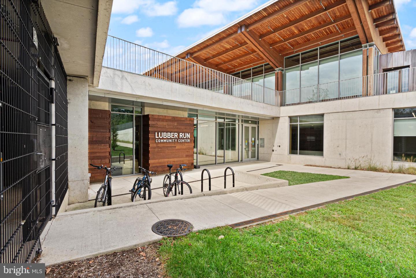 217 N EMERSON ST, ARLINGTON, Virginia 22203, 3 Bedrooms Bedrooms, 11 Rooms Rooms,2 BathroomsBathrooms,Residential,For sale,217 N EMERSON ST,VAAR2064628 MLS # VAAR2064628