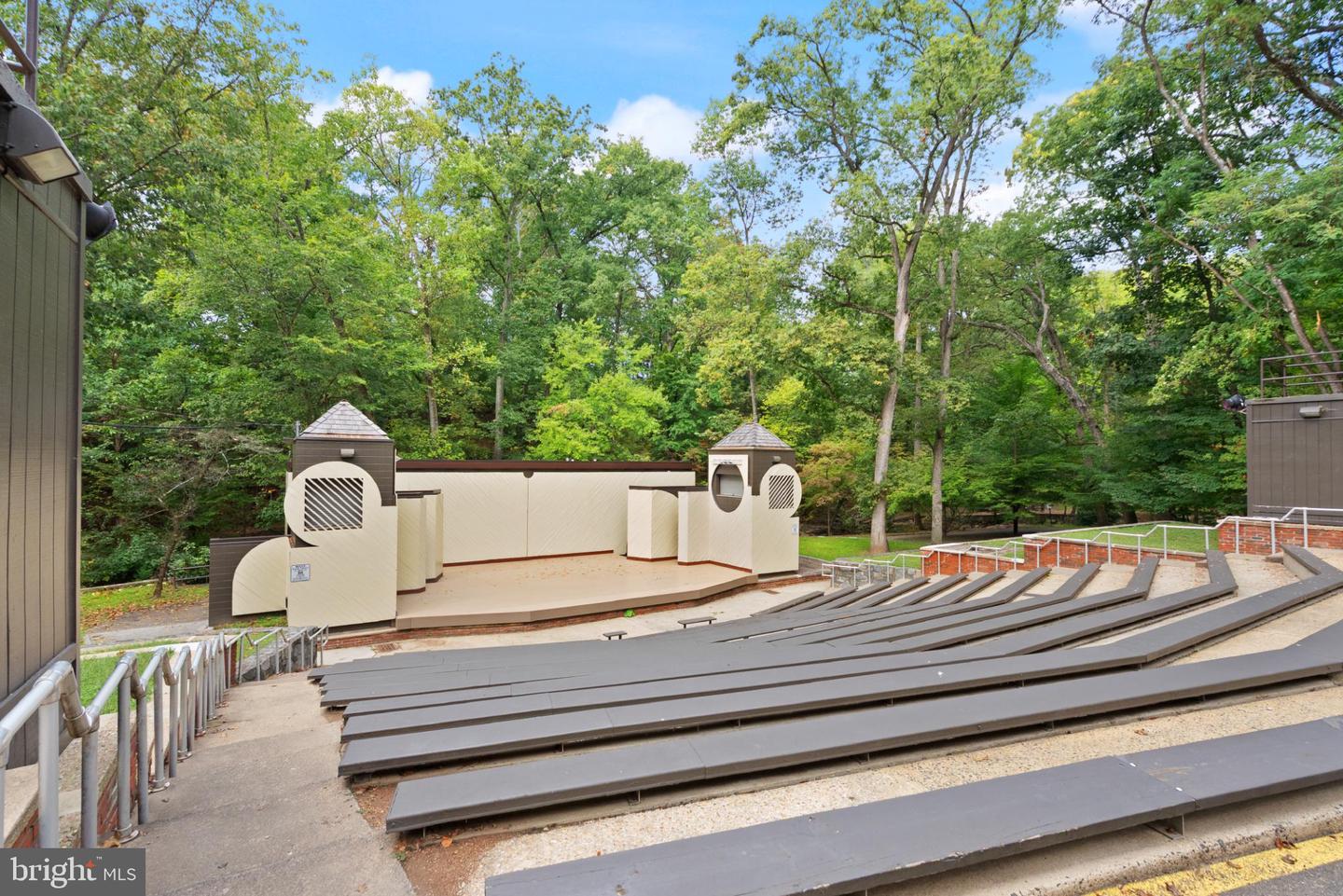 217 N EMERSON ST, ARLINGTON, Virginia 22203, 3 Bedrooms Bedrooms, 11 Rooms Rooms,2 BathroomsBathrooms,Residential,For sale,217 N EMERSON ST,VAAR2064628 MLS # VAAR2064628