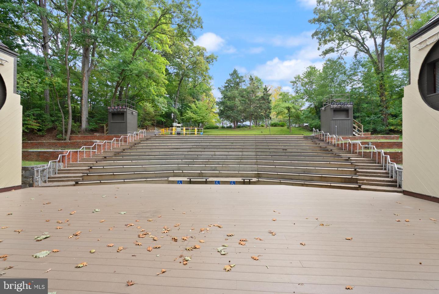 217 N EMERSON ST, ARLINGTON, Virginia 22203, 3 Bedrooms Bedrooms, 11 Rooms Rooms,2 BathroomsBathrooms,Residential,For sale,217 N EMERSON ST,VAAR2064628 MLS # VAAR2064628