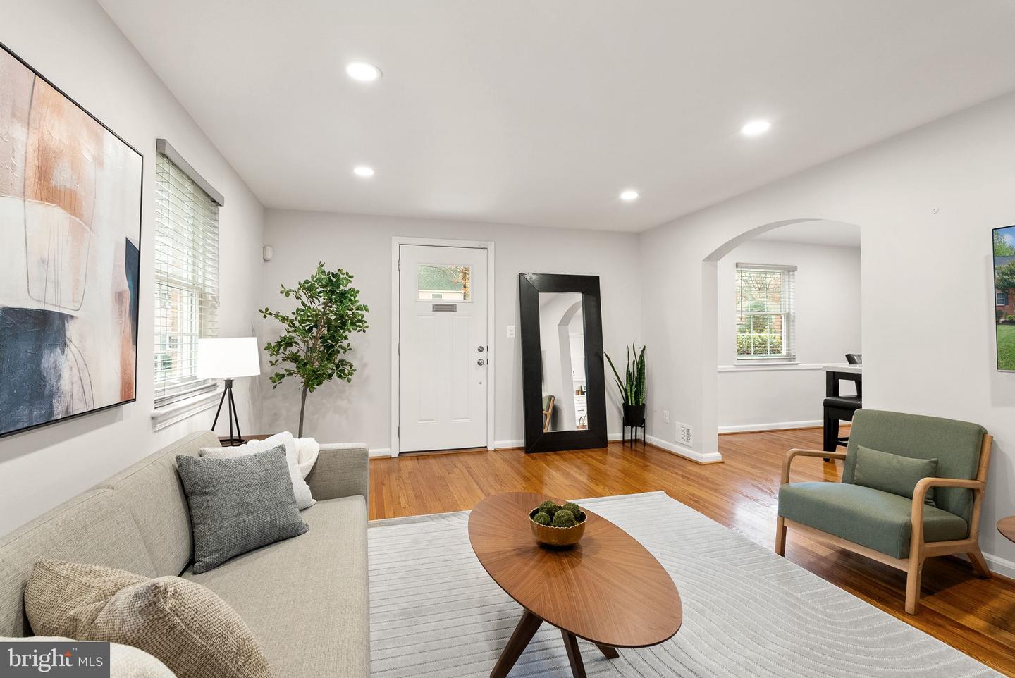 217 N EMERSON ST, ARLINGTON, Virginia 22203, 3 Bedrooms Bedrooms, 11 Rooms Rooms,2 BathroomsBathrooms,Residential,For sale,217 N EMERSON ST,VAAR2064628 MLS # VAAR2064628