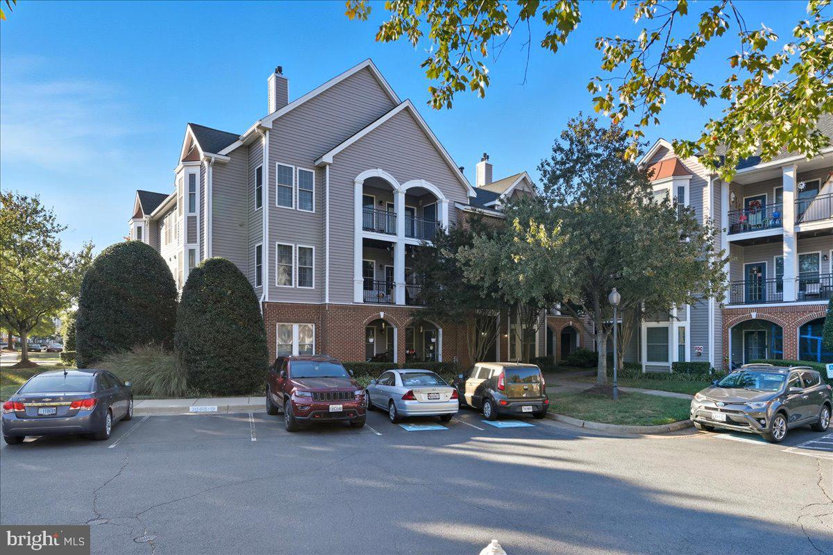 20419 RIVERBEND SQ #301, STERLING, Virginia 20165, 2 Bedrooms Bedrooms, ,2 BathroomsBathrooms,Residential,For sale,20419 RIVERBEND SQ #301,VALO2108762 MLS # VALO2108762