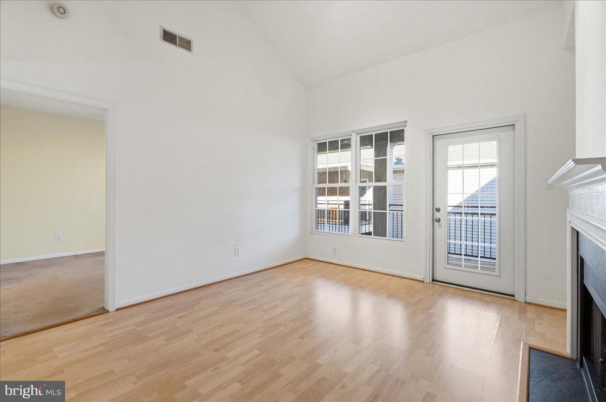 20419 RIVERBEND SQ #301, STERLING, Virginia 20165, 2 Bedrooms Bedrooms, ,2 BathroomsBathrooms,Residential,For sale,20419 RIVERBEND SQ #301,VALO2108762 MLS # VALO2108762