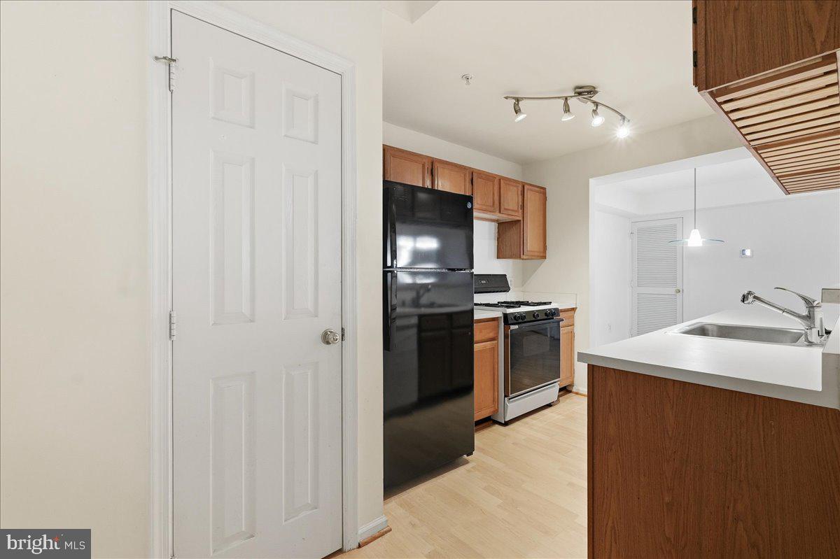 20419 RIVERBEND SQ #301, STERLING, Virginia 20165, 2 Bedrooms Bedrooms, ,2 BathroomsBathrooms,Residential,For sale,20419 RIVERBEND SQ #301,VALO2108762 MLS # VALO2108762