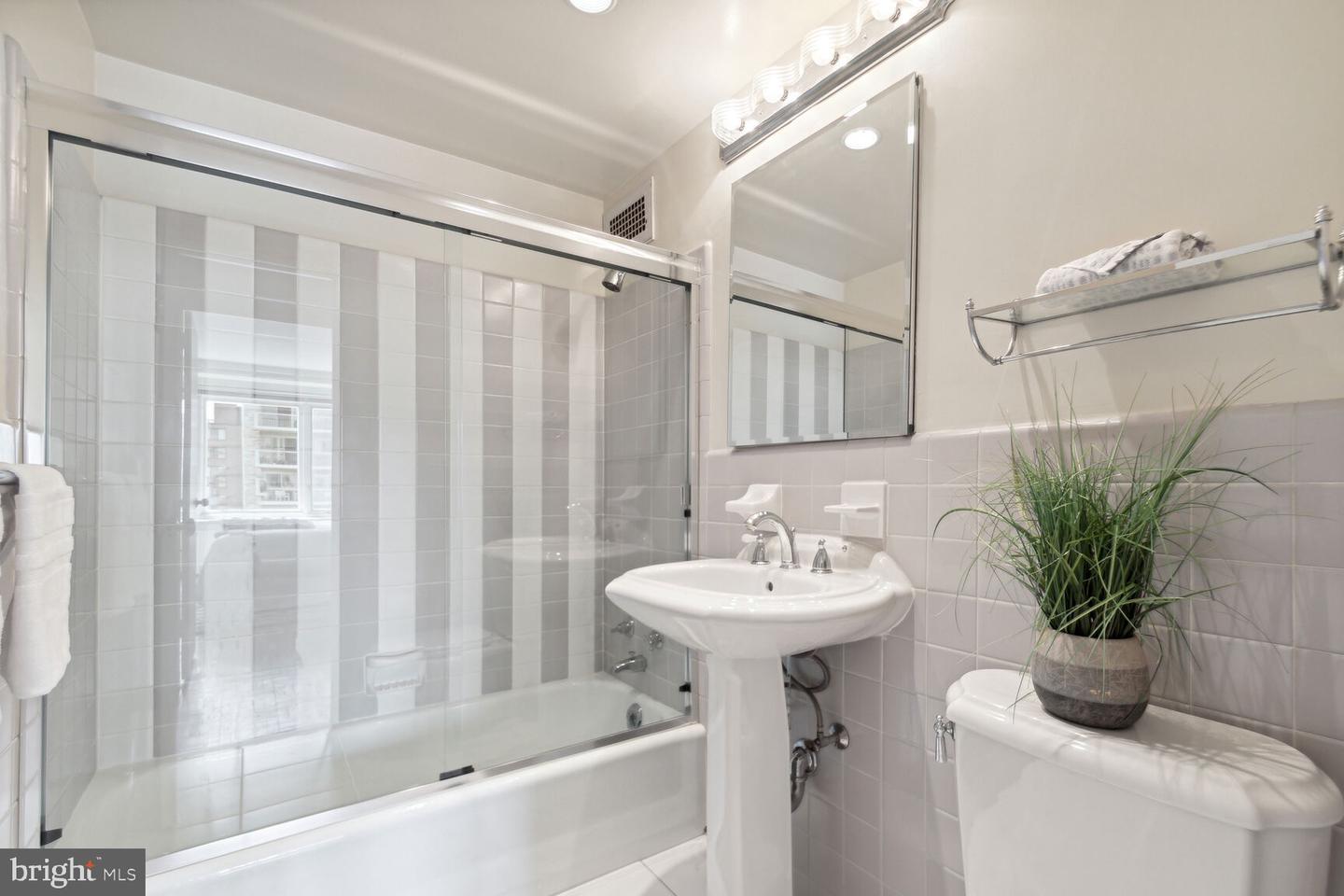 2475 VIRGINIA AVE NW #721, WASHINGTON, District Of Columbia 20037, 3 Bedrooms Bedrooms, ,2 BathroomsBathrooms,Residential,For sale,2475 VIRGINIA AVE NW #721,DCDC2229670 MLS # DCDC2229670