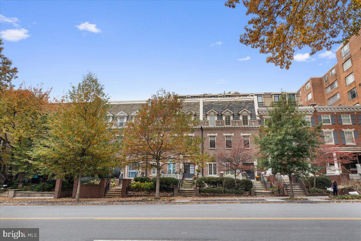 2818 CONNECTICUT AVE NW #104, WASHINGTON, District Of Columbia 20008, 2 Bedrooms Bedrooms, ,2 BathroomsBathrooms,Residential,For sale,2818 CONNECTICUT AVE NW #104,DCDC2229696 MLS # DCDC2229696