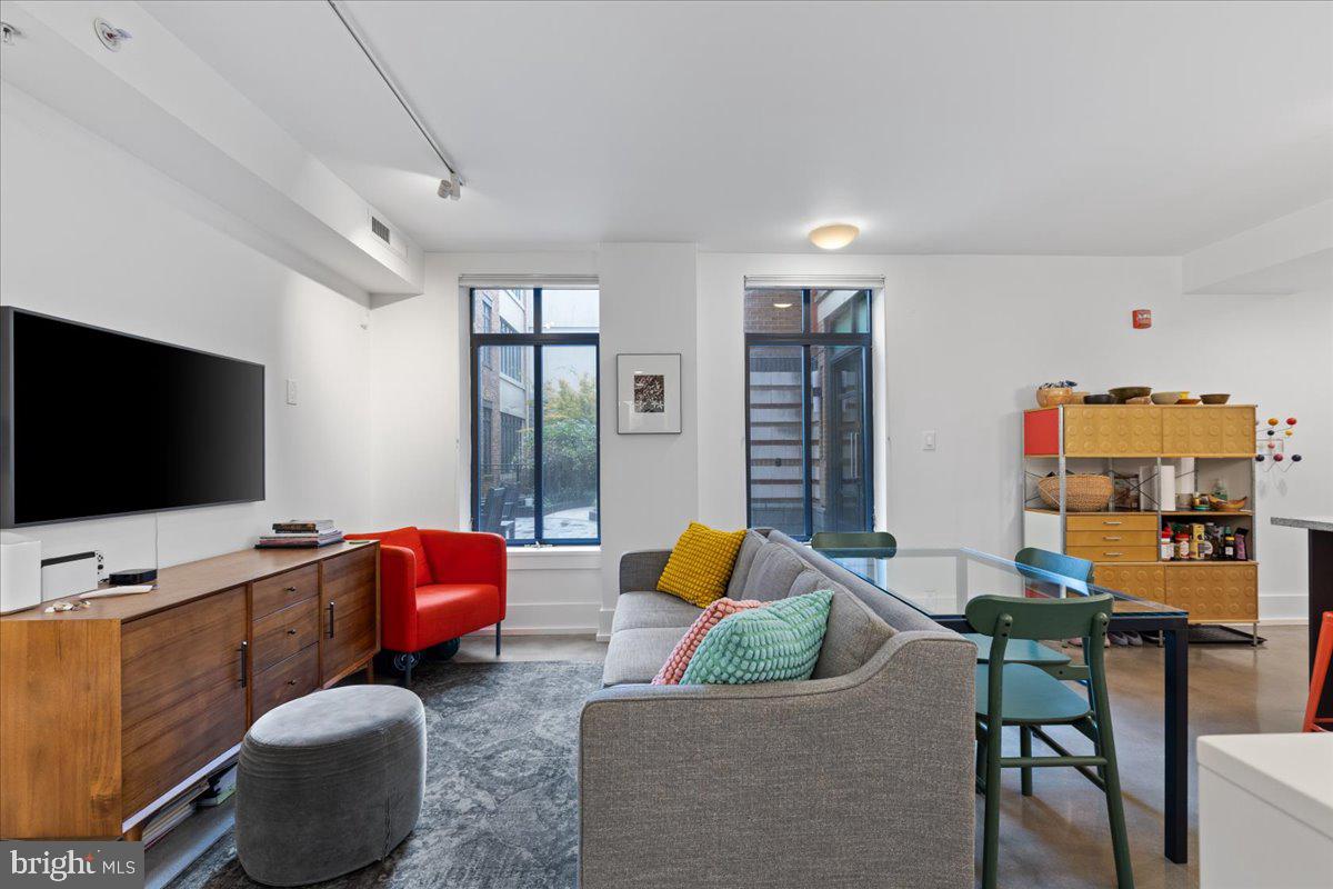 2818 CONNECTICUT AVE NW #104, WASHINGTON, District Of Columbia 20008, 2 Bedrooms Bedrooms, ,2 BathroomsBathrooms,Residential,For sale,2818 CONNECTICUT AVE NW #104,DCDC2229696 MLS # DCDC2229696