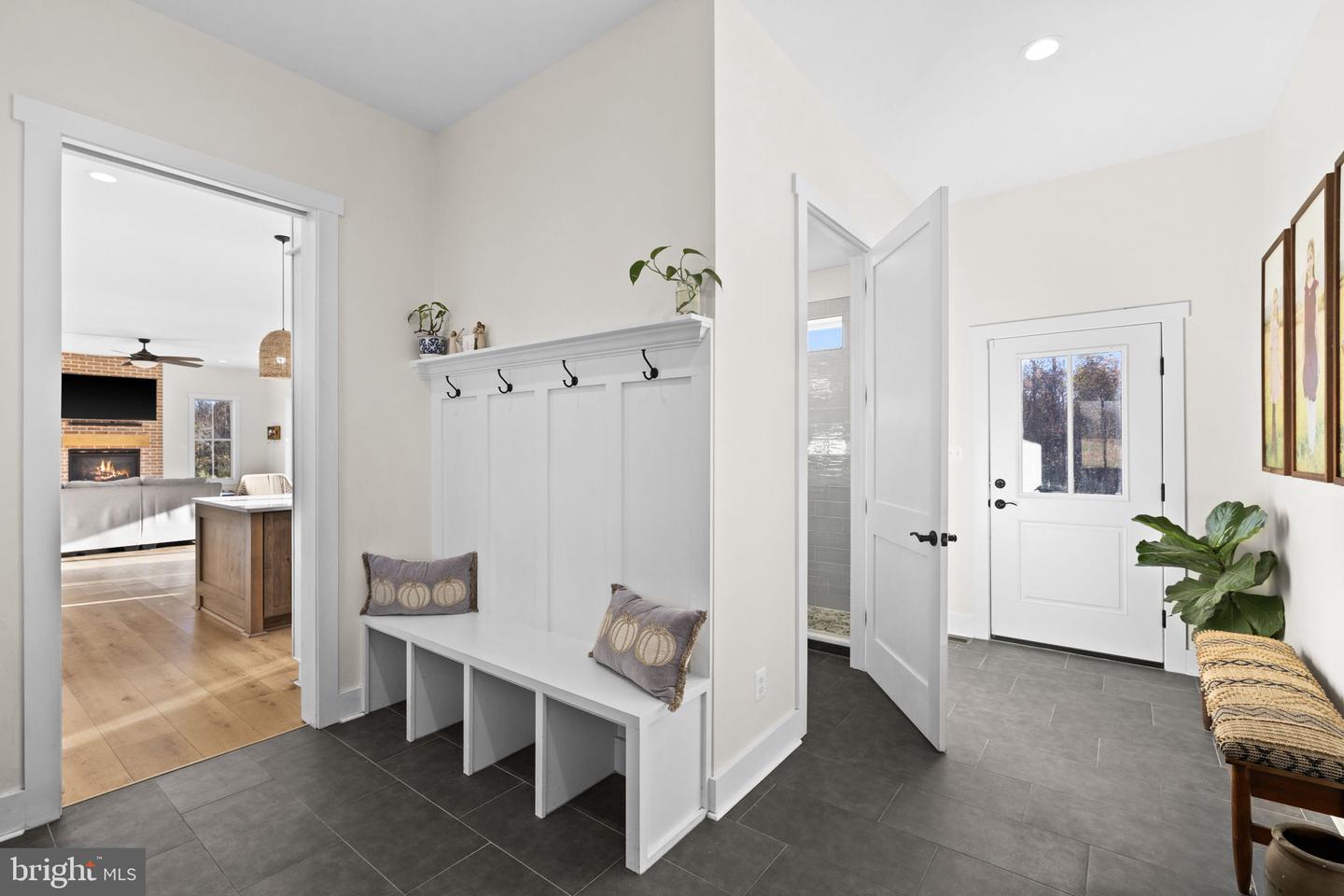 14660 LEE HWY, AMISSVILLE, Virginia 20106, 4 Bedrooms Bedrooms, ,4 BathroomsBathrooms,Residential,For sale,14660 LEE HWY,VARP2002370 MLS # VARP2002370