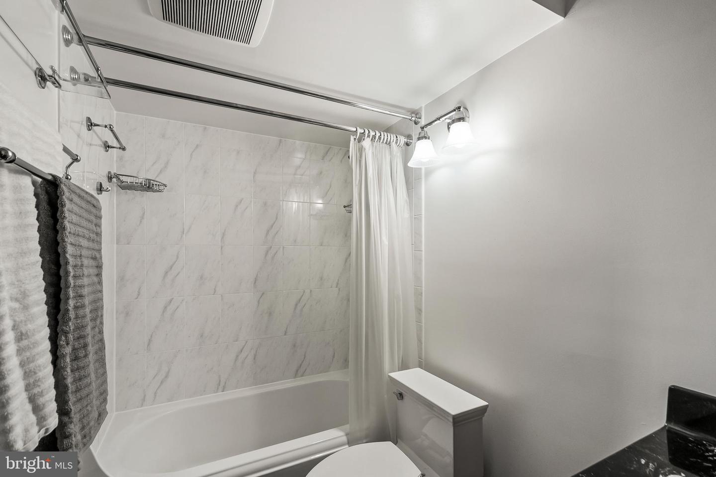 5902 MOUNT EAGLE DR #801, ALEXANDRIA, Virginia 22303, 2 Bedrooms Bedrooms, ,2 BathroomsBathrooms,Residential,For sale,5902 MOUNT EAGLE DR #801,VAFX2277422 MLS # VAFX2277422