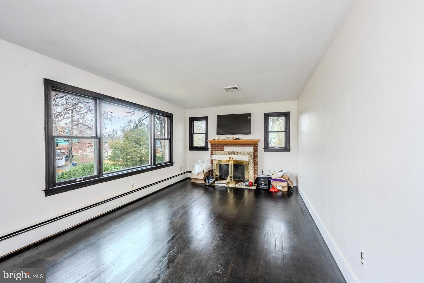 1329 DEVILS REACH RD, WOODBRIDGE, Virginia 22192, 3 Bedrooms Bedrooms, ,2 BathroomsBathrooms,Residential,For sale,1329 DEVILS REACH RD,VAPW2107254 MLS # VAPW2107254