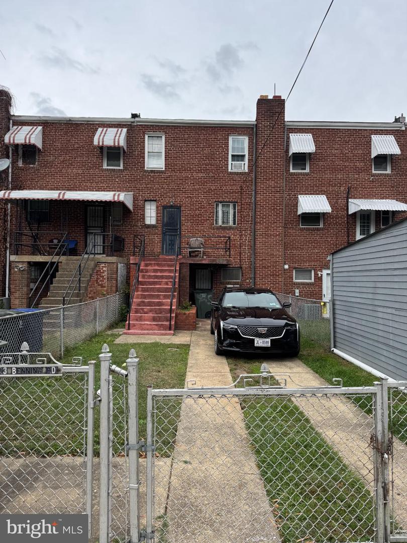 4223 BENNING RD NE, WASHINGTON, District Of Columbia 20019, 3 Bedrooms Bedrooms, 5 Rooms Rooms,1 BathroomBathrooms,Residential,For sale,4223 BENNING RD NE,DCDC2230392 MLS # DCDC2230392