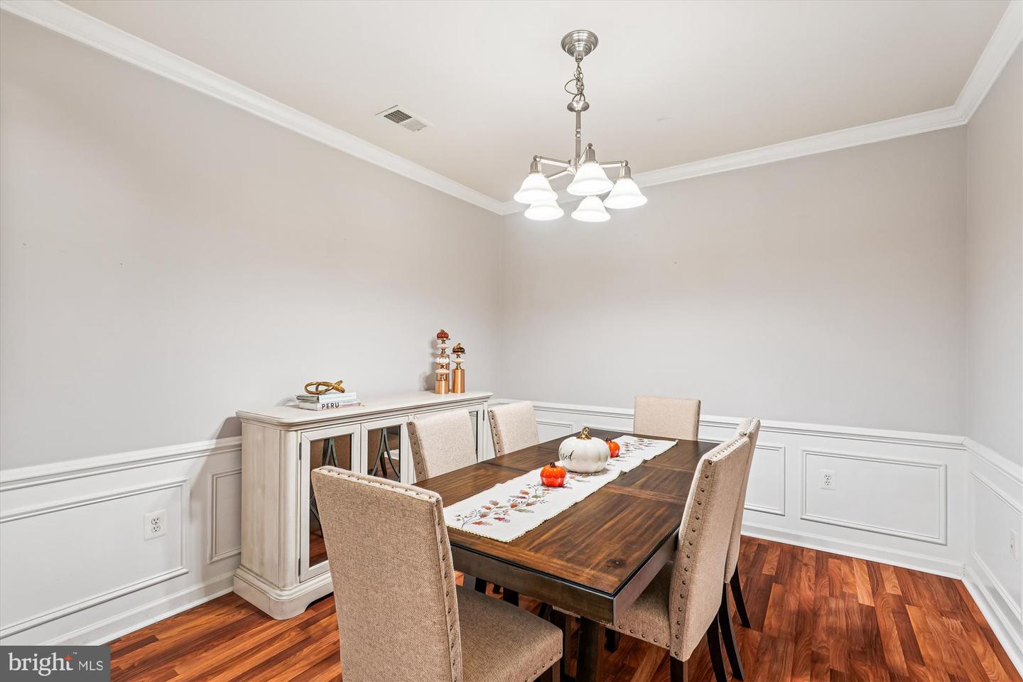 9722 HOLMES PL #203, MANASSAS PARK, Virginia 20111, 2 Bedrooms Bedrooms, ,2 BathroomsBathrooms,Residential,For sale,9722 HOLMES PL #203,VAMP2003444 MLS # VAMP2003444