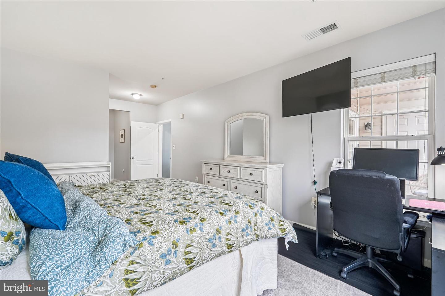 9722 HOLMES PL #203, MANASSAS PARK, Virginia 20111, 2 Bedrooms Bedrooms, ,2 BathroomsBathrooms,Residential,For sale,9722 HOLMES PL #203,VAMP2003444 MLS # VAMP2003444