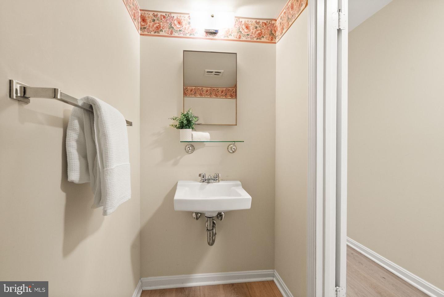 3146 CANTRELL LN, FAIRFAX, Virginia 22031, 3 Bedrooms Bedrooms, ,2 BathroomsBathrooms,Residential,For sale,3146 CANTRELL LN,VAFX2277950 MLS # VAFX2277950 3146 CANTRELL LN, FAIRFAX, Virginia 22031, 3 Bedrooms Bedrooms, ,2 BathroomsBathrooms,Residential,For sale,3146 CANTRELL LN,VAFX2277950 MLS # VAFX2277950