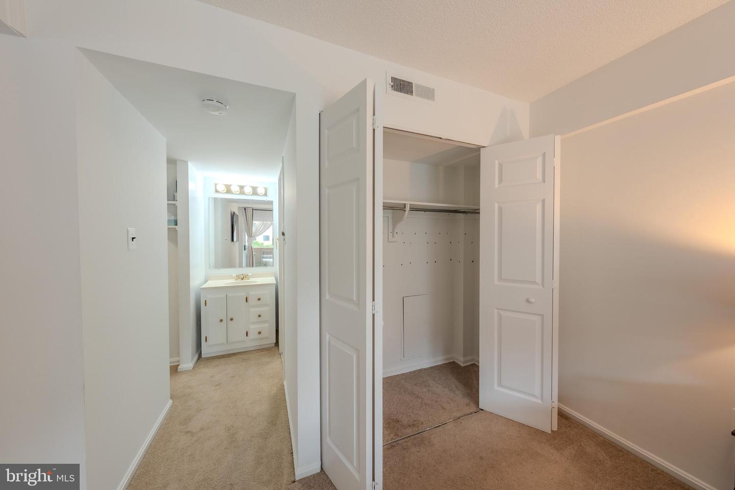 1300 ARMY NAVY DR #118, ARLINGTON, Virginia 22202, 1 Bedroom Bedrooms, ,1 BathroomBathrooms,Residential,For sale,1300 ARMY NAVY DR #118,VAAR2061650 MLS # VAAR2061650