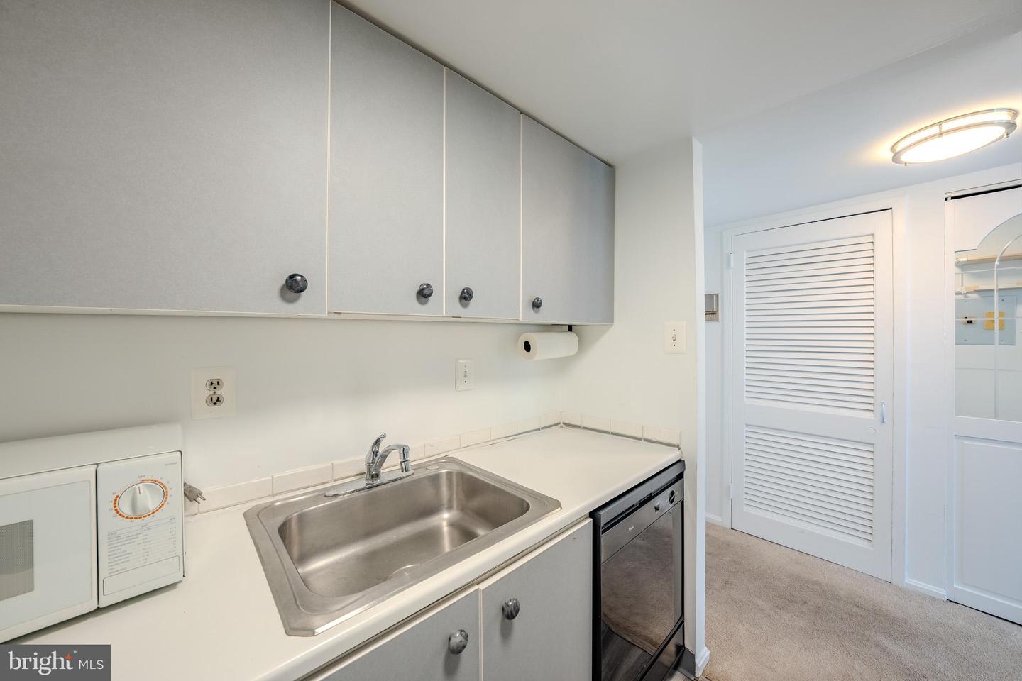 1300 ARMY NAVY DR #118, ARLINGTON, Virginia 22202, 1 Bedroom Bedrooms, ,1 BathroomBathrooms,Residential,For sale,1300 ARMY NAVY DR #118,VAAR2061650 MLS # VAAR2061650
