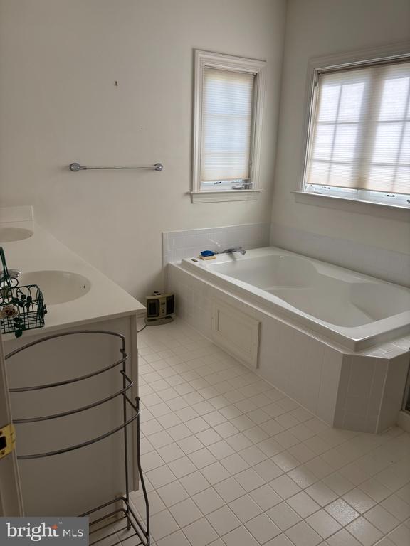 6110 MALONEY WAY, WARRENTON, Virginia, 4 Bedrooms Bedrooms, ,4 BathroomsBathrooms,Residential,6110 MALONEY WAY,VAFQ2018362 MLS # VAFQ2018362