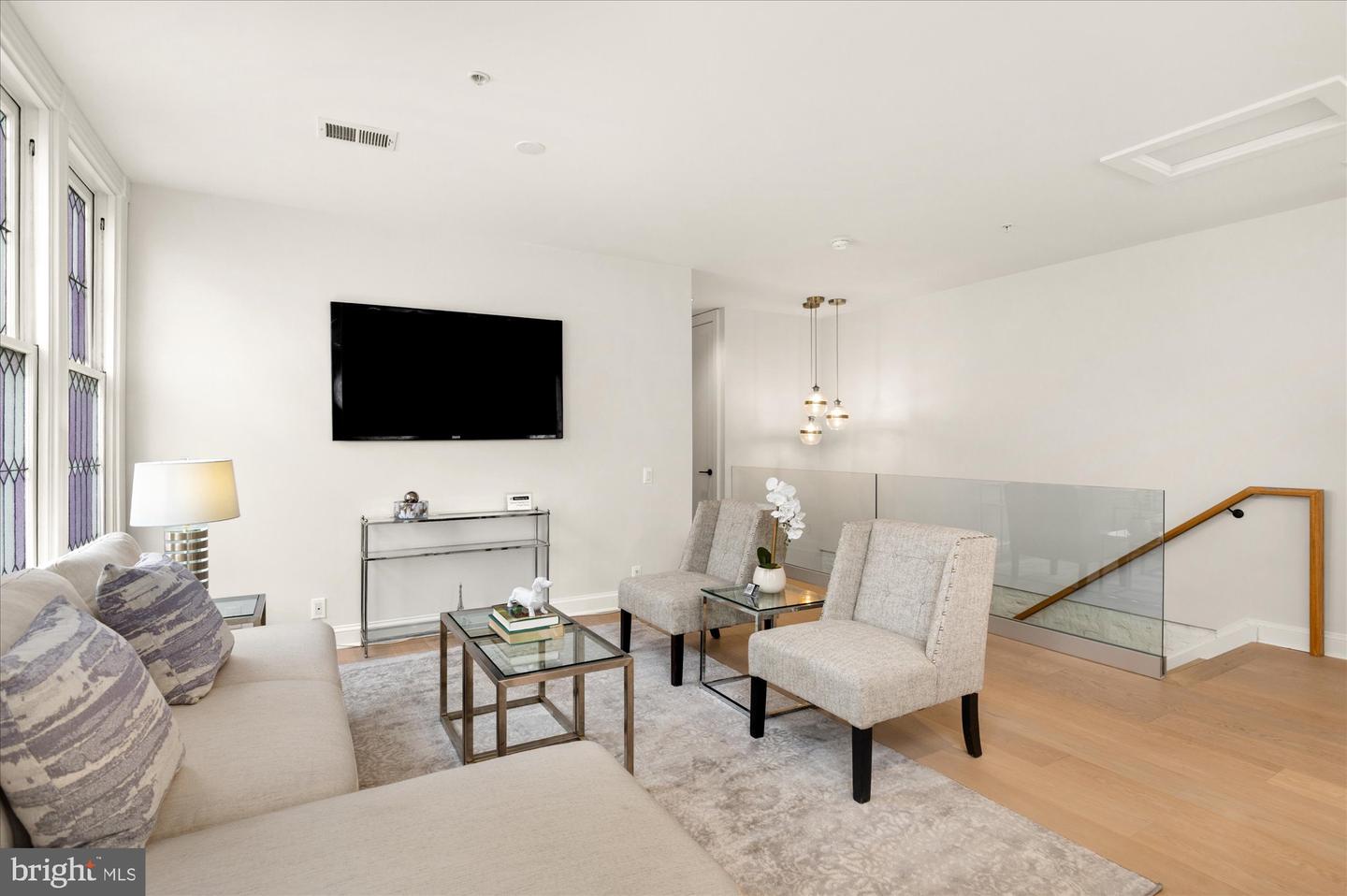 2025 HILLYER PL NW #4, WASHINGTON, District Of Columbia 20009, 2 Bedrooms Bedrooms, ,2 BathroomsBathrooms,Residential,For sale,2025 HILLYER PL NW #4,DCDC2217596 MLS # DCDC2217596