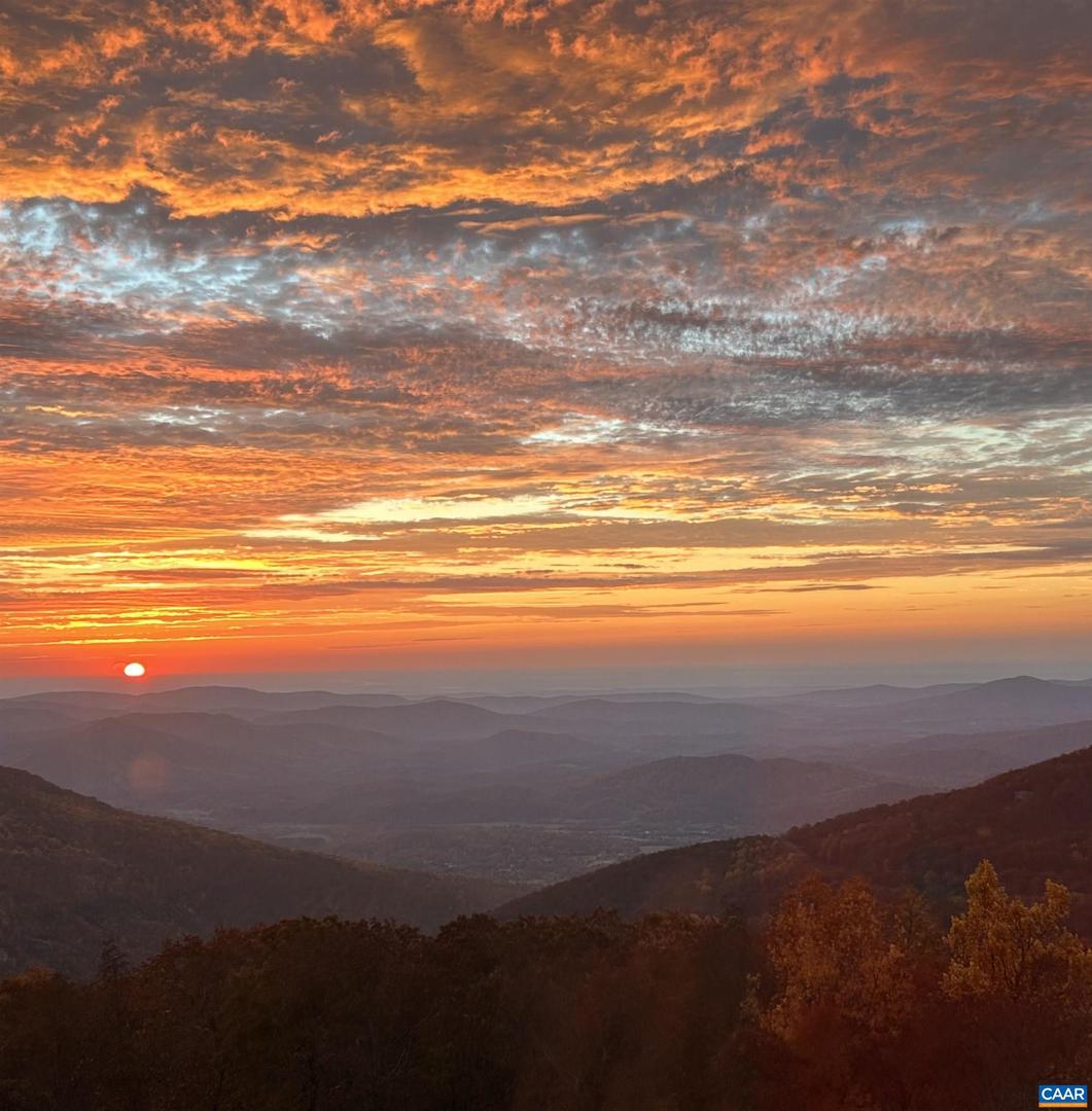 1818 HIGH RIDGE CT CONDOS, ROSELAND, Virginia 22967, 4 Bedrooms Bedrooms, ,4 BathroomsBathrooms,Residential,For sale,1818 HIGH RIDGE CT CONDOS,669022 MLS # 669022