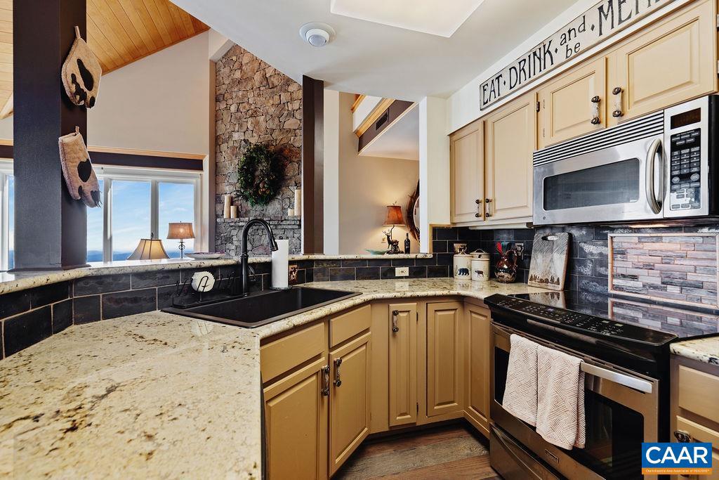 1818 HIGH RIDGE CT CONDOS, ROSELAND, Virginia 22967, 4 Bedrooms Bedrooms, ,4 BathroomsBathrooms,Residential,For sale,1818 HIGH RIDGE CT CONDOS,669022 MLS # 669022