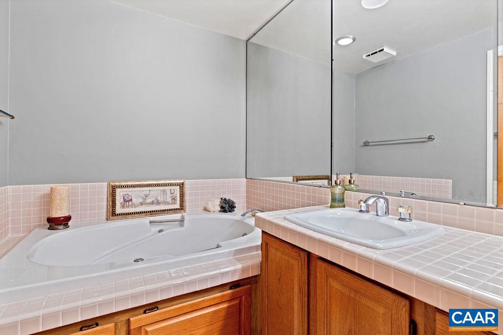 1818 HIGH RIDGE CT CONDOS, ROSELAND, Virginia 22967, 4 Bedrooms Bedrooms, ,4 BathroomsBathrooms,Residential,For sale,1818 HIGH RIDGE CT CONDOS,669022 MLS # 669022