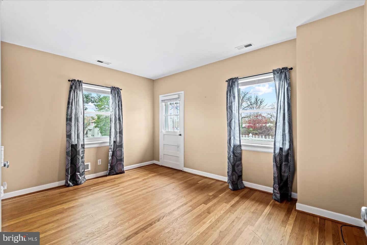 419 S WATER LN, TAPPAHANNOCK, Virginia 22560, 4 Bedrooms Bedrooms, ,2 BathroomsBathrooms,Residential,For sale,419 S WATER LN,VAES2002036 MLS # VAES2002036