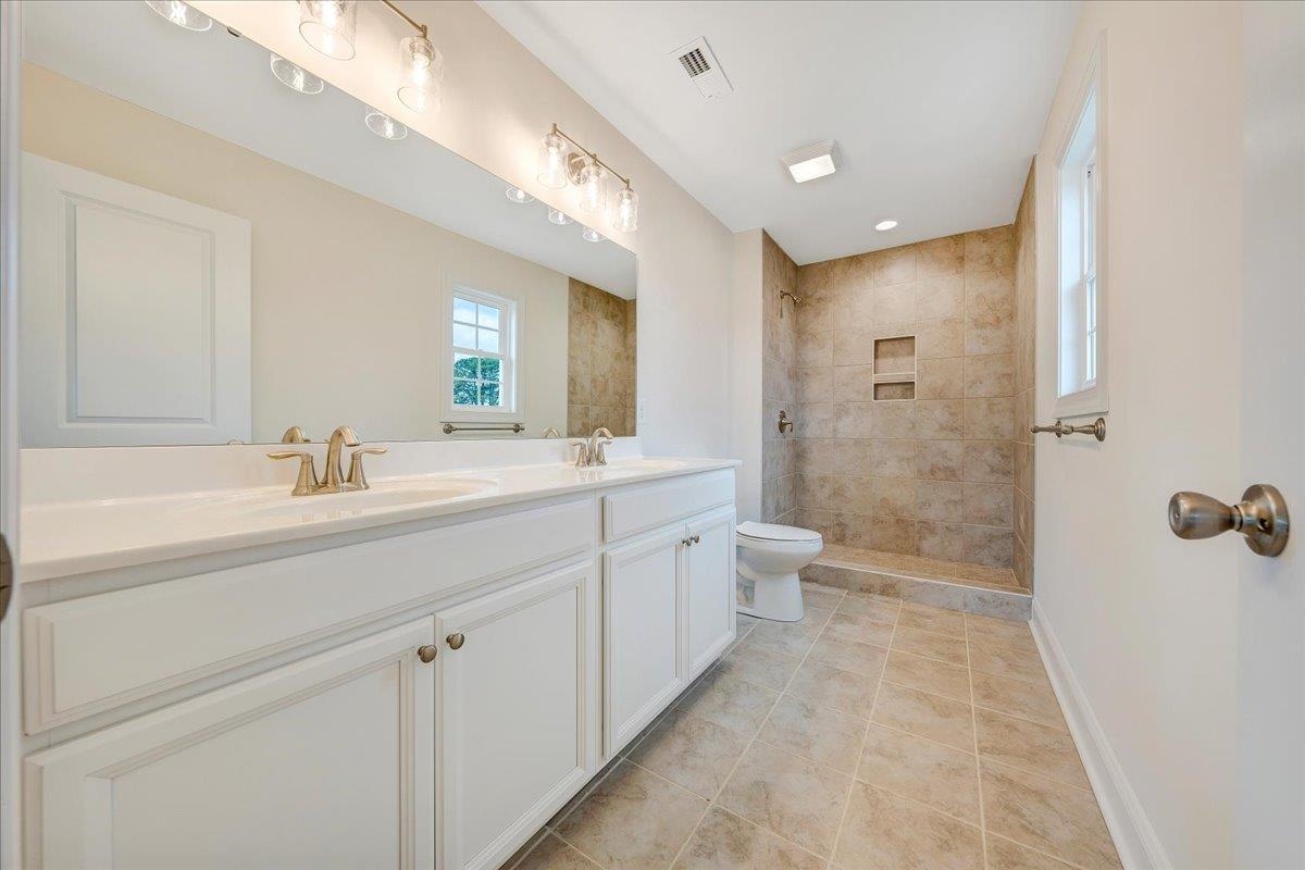 208 WEXFORD ST, STAUNTON, Virginia 24401, 4 Bedrooms Bedrooms, ,2 BathroomsBathrooms,Residential,208 WEXFORD ST,671325 MLS # 671325