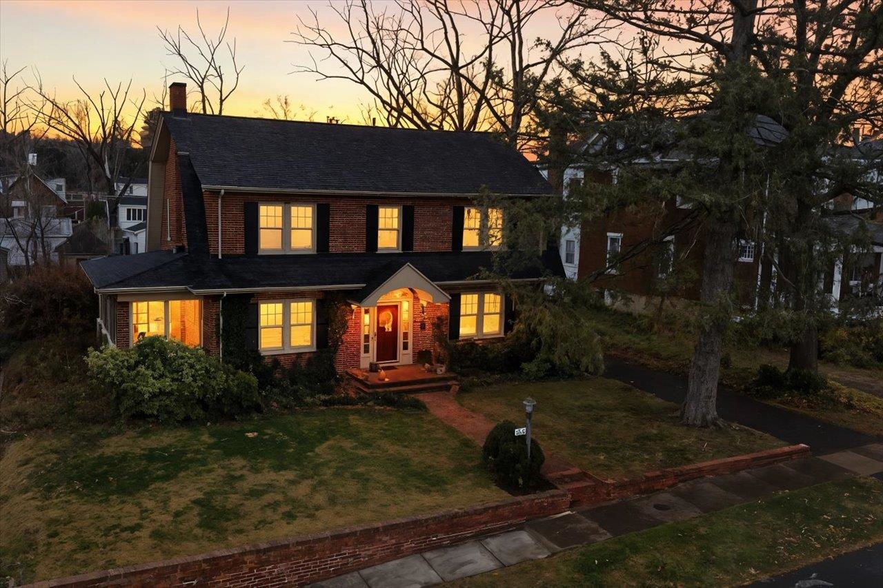 645 MAPLE AVE, WAYNESBORO, Virginia 22980, 4 Bedrooms Bedrooms, ,2 BathroomsBathrooms,Residential,645 MAPLE AVE,671331 MLS # 671331