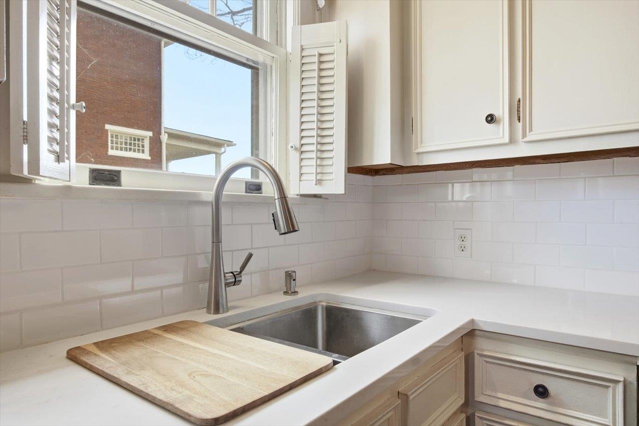 645 MAPLE AVE, WAYNESBORO, Virginia 22980, 4 Bedrooms Bedrooms, ,2 BathroomsBathrooms,Residential,645 MAPLE AVE,671331 MLS # 671331